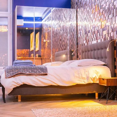 Le Voluptueux ~ Sauna ~ Jacuzzi ~ Centre-ville Apartment *