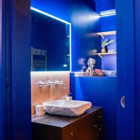 Le Voluptueux ~ Sauna ~ Jacuzzi ~ Centre-ville *