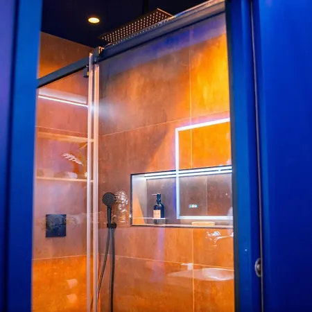 Le Voluptueux ~ Sauna ~ Jacuzzi ~ Centre-ville