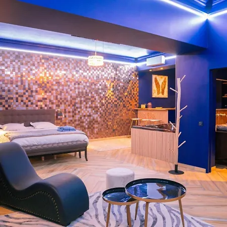 Le Voluptueux ~ Sauna ~ Jacuzzi ~ Centre-ville Apartment Angers