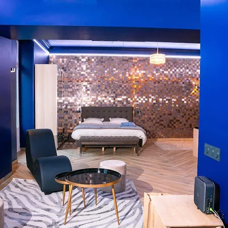 Le Voluptueux ~ Sauna ~ Jacuzzi ~ Centre-ville Apartamento Angers