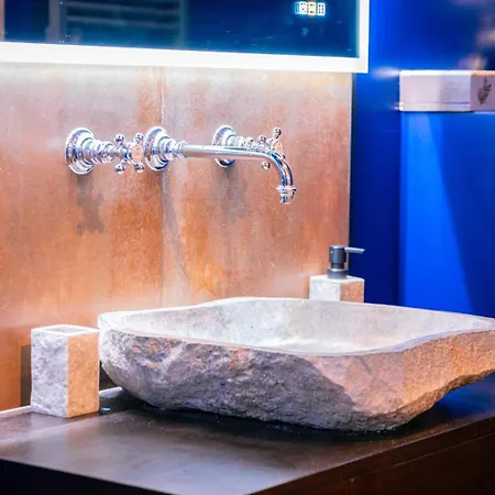 Le Voluptueux ~ Sauna ~ Jacuzzi ~ Centre-ville