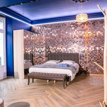 Apartament Le Voluptueux ~ Sauna ~ Jacuzzi ~ Centre-ville