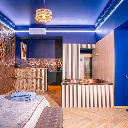 Apartament Le Voluptueux ~ Sauna ~ Jacuzzi ~ Centre-ville