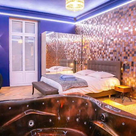 公寓 Le Voluptueux ~ Sauna ~ Jacuzzi ~ Centre-ville