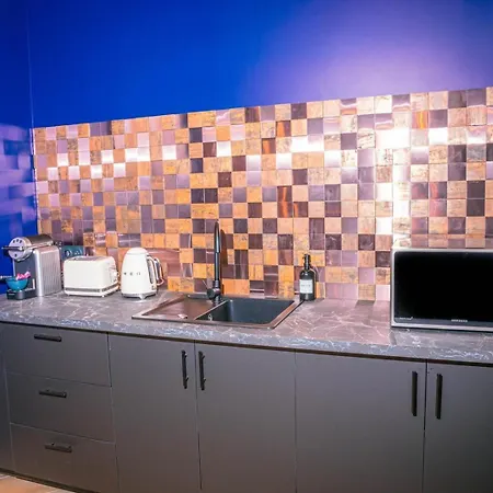 Le Voluptueux ~ Sauna ~ Jacuzzi ~ Centre-ville *