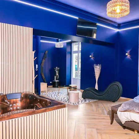 Le Voluptueux ~ Sauna ~ Jacuzzi ~ Centre-ville 昂热
