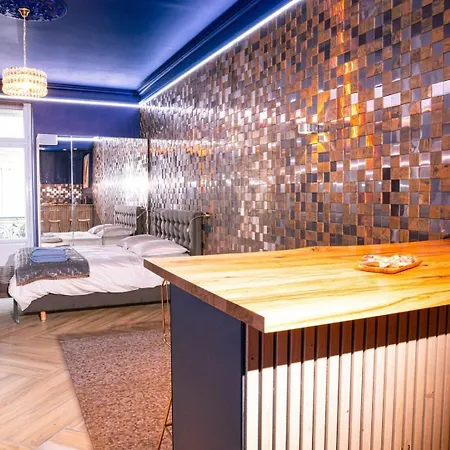 Le Voluptueux ~ Sauna ~ Jacuzzi ~ Centre-ville