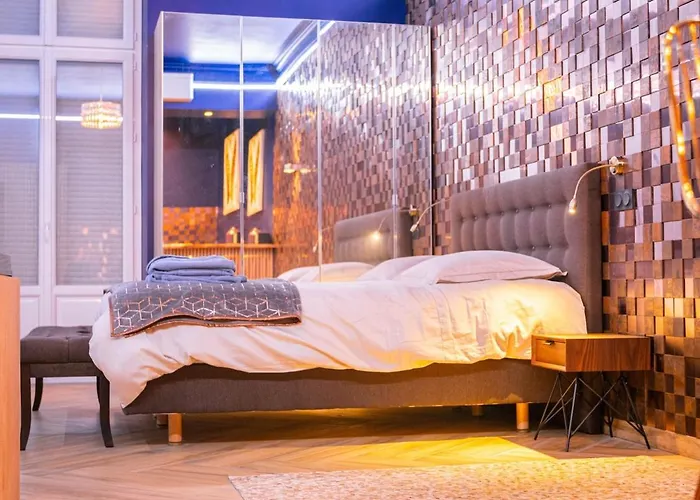 Le Voluptueux ~ Sauna ~ Jacuzzi ~ Centre-ville Apartamento *