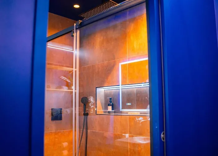 Le Voluptueux ~ Sauna ~ Jacuzzi ~ Centre-ville