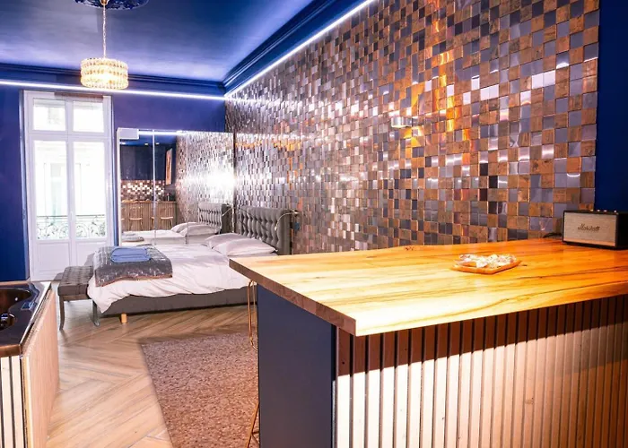 Le Voluptueux ~ Sauna ~ Jacuzzi ~ Centre-ville